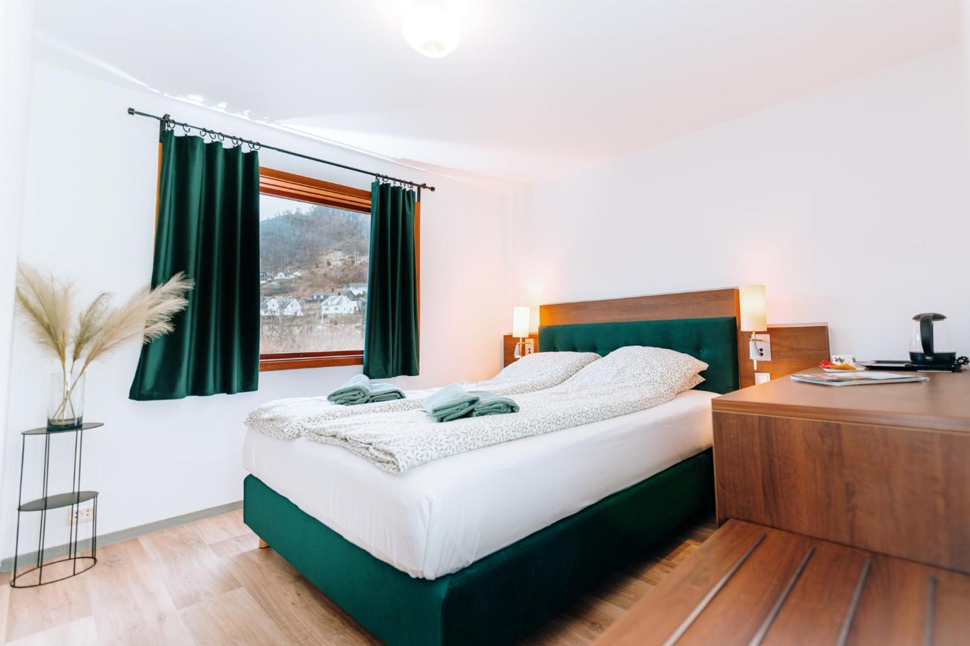 Hjelmeland Hotel Nokling & Camping מראה חיצוני תמונה